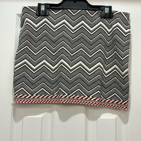 Zara Trafaluc Zigzag Mini Skirt Black White with Red Hem Size M Boho Chic - Picture 3 of 4
